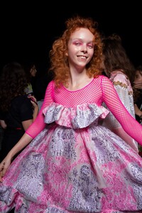 anna-sui-bks-g-rs20-0276.thumb.jpg.4662227762a5a34601c709e9a667c4bc.jpg