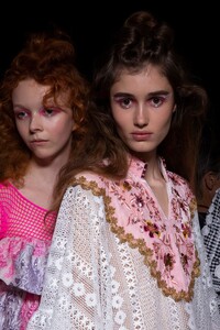 anna-sui-bks-g-rs20-0346.thumb.jpg.3de9f4c3392f83468e5e6df55e00a3dc.jpg