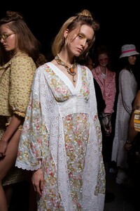 anna-sui-bks-g-rs20-0364.thumb.jpg.9e463e98b315707073c5b320625cb24a.jpg