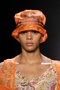 anna-sui-clp-rs20-2375.thumb.jpg.7791f552ca4d0f6c154a4251fb07cae7.jpg