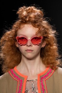 anna-sui-clp-rs20-2438.thumb.jpg.71a264b8bf0b986df95a3c8543f421d2.jpg