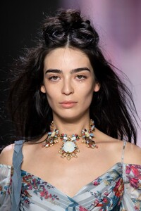anna-sui-clp-rs20-2691.thumb.jpg.019bdf1b393eef304a9a18abe9984cd7.jpg