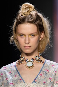 anna-sui-clp-rs20-2773.thumb.jpg.1e43318bb265be6764dd87840190d30d.jpg