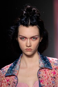 anna-sui-clp-rs20-2855.thumb.jpg.e2bac501708f9c46d9f42a4b60b17de1.jpg
