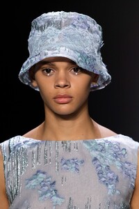 anna-sui-clp-rs20-2911.thumb.jpg.b2e3f90c06ddf5f16692b8863b5e3e33.jpg