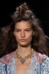 anna-sui-clp-rs20-2939.thumb.jpg.fe81ae9ff9b076aae947c4fa50467c89.jpg