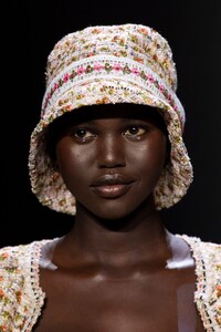anna-sui-clp-rs20-3127.thumb.jpg.0701f7a887802b3da0f707fe28b1b4ba.jpg