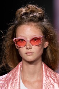 anna-sui-clp-rs20-3209.thumb.jpg.20c74fc44f1c1f34acc7b69d8e9becdb.jpg