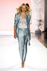 badgley-mischka-rtw-s20-43.thumb.jpg.368080df27cb8abf8699810d4e6d4d91.jpg