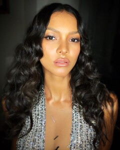 cgonzalezbeauty_69856064_169893357499214_2381720095594670818_n.jpg