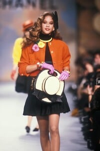 chanel-ss-1988-3.thumb.jpg.73090db9b337727195f1b40481732d43.jpg