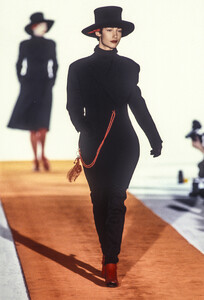 complice-fw-1988-3.thumb.jpg.4e5f48f022f9c1a86bc8279092e3eb24.jpg