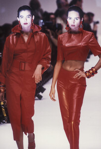 complice-ss-1990-1.thumb.jpg.da14da8b8430484fafe9f3476bd887c9.jpg