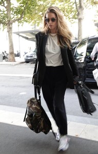 doutzen-kroes-arrives-at-armani-hotel-in-milan-09-21-2019-8.jpg