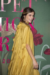 elisa-sednaoui-green-carpet-fashion-awards-2019-0.thumb.jpg.f0c8e017366e1f71e0f10649f5b3c248.jpg