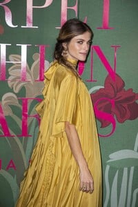 elisa-sednaoui-green-carpet-fashion-awards-2019-1.thumb.jpg.912ffc76201c388a9f26efe245e249b4.jpg