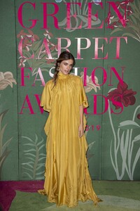 elisa-sednaoui-green-carpet-fashion-awards-2019-4.jpg