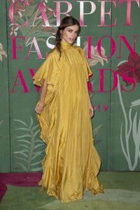 elisa-sednaoui-green-carpet-fashion-awards-2019-5.jpg