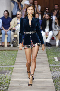 etro_rtw_spring_2020_ars_048.thumb.jpg.d128f47f670dfe47b7f85a3efbf1ee44.jpg