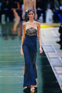 fashion-photography-archive-image-work-image----batch8----fullSize----103921_103921-5_0034_fs.jpg.thumb.jpg.384bb4f95b055a261904a28fc687740d.jpg