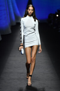 fila-rtw-spring-2020-milan-courtesy-photo-001.thumb.jpg.8f36f4b9da6adaccf25d8f2f5e28c77e.jpg