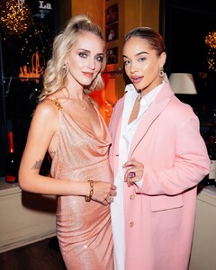 golden_barbie_69824956_2365410073513326_5590364625262721444_n.jpg
