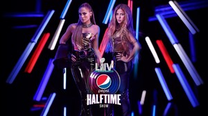 jennifer-lopez-and-shakira-nfl-super-bowl-liv-promo-photos-2.thumb.jpg.ae357ff4ef86be1bdcf200669de9bb66.jpg