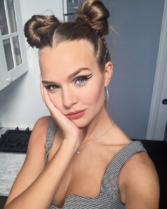 josephineskriver_67804621_2117678928538952_5156757925795536836_n.jpg