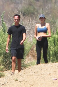 kaia-gerber-hiking-in-la-08-31-2019-1.jpg