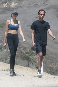 kaia-gerber-hiking-in-la-08-31-2019-3.jpg