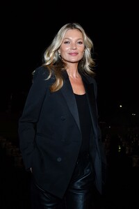 kate-moss-saint-laurent-show-at-paris-fashion-week-09-24-2019-4.jpg