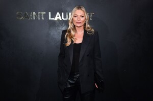 kate-moss-saint-laurent-show-at-paris-fashion-week-09-24-2019-8.jpg