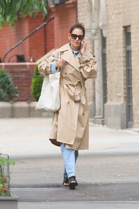 katie-holmes-out-in-nyc-09-16-2019-0.jpg
