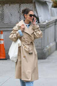 katie-holmes-out-in-nyc-09-16-2019-1.jpg