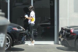 kendall-jenner-takes-her-ferrari-in-for-a-service-in-beverly-hills-09-03-2019-4.jpg