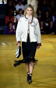 kendall-jenner-walks-burberry-fashion-show-in-london-09-16-2019-2.jpg