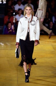 kendall-jenner-walks-burberry-fashion-show-in-london-09-16-2019-3.jpg