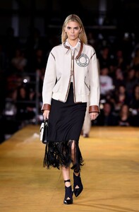 kendall-jenner-walks-burberry-fashion-show-in-london-09-16-2019-4.jpg