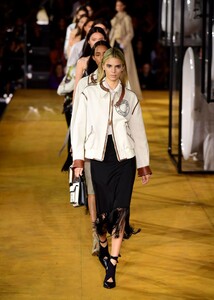 kendall-jenner-walks-burberry-fashion-show-in-london-09-16-2019-5.jpg