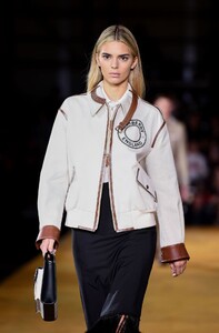 kendall-jenner-walks-burberry-fashion-show-in-london-09-16-2019-9.jpg