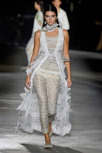 kendall-jenner-walks-missoni-show-in-milan-09-21-2019-3.jpg