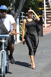 kourtney-kardashian-out-for-lunch-in-west-hollywood-09-05-2019-5.jpg