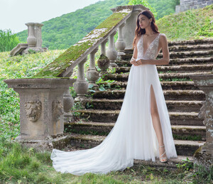 lazaro-bridal-fall-2018-style-3858-roxana_5.jpg