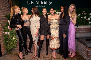 lily-aldrige-parfums-16.thumb.jpg.780d4acd19c85422b007df1899913e18.jpg