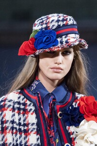 marcjacobsss20d1.thumb.jpg.3ed7da68ed0dd135f42d471755141dab.jpg