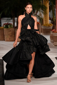 oscar-de-la-renta-rtw-s20-60.thumb.jpg.2cf40f821854055ba1a78b869ab7fa7c.jpg