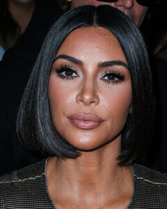 picturepub-kim-kardashian-015.jpg