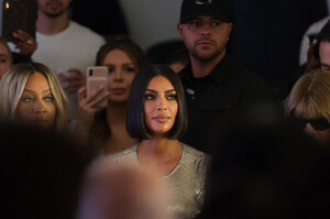 picturepub-kim-kardashian-072.jpg