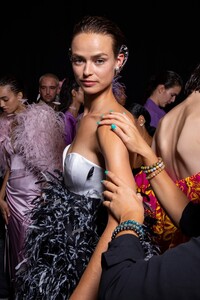 prabal-gurung-bks-g-rs20-9473.thumb.jpg.a9bc845ce2a6d4e351c0e28bbe3713d5.jpg