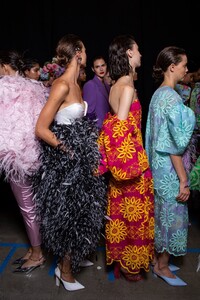 prabal-gurung-bks-g-rs20-9511.thumb.jpg.a468a01f8226b549479c738dee9e3ce7.jpg